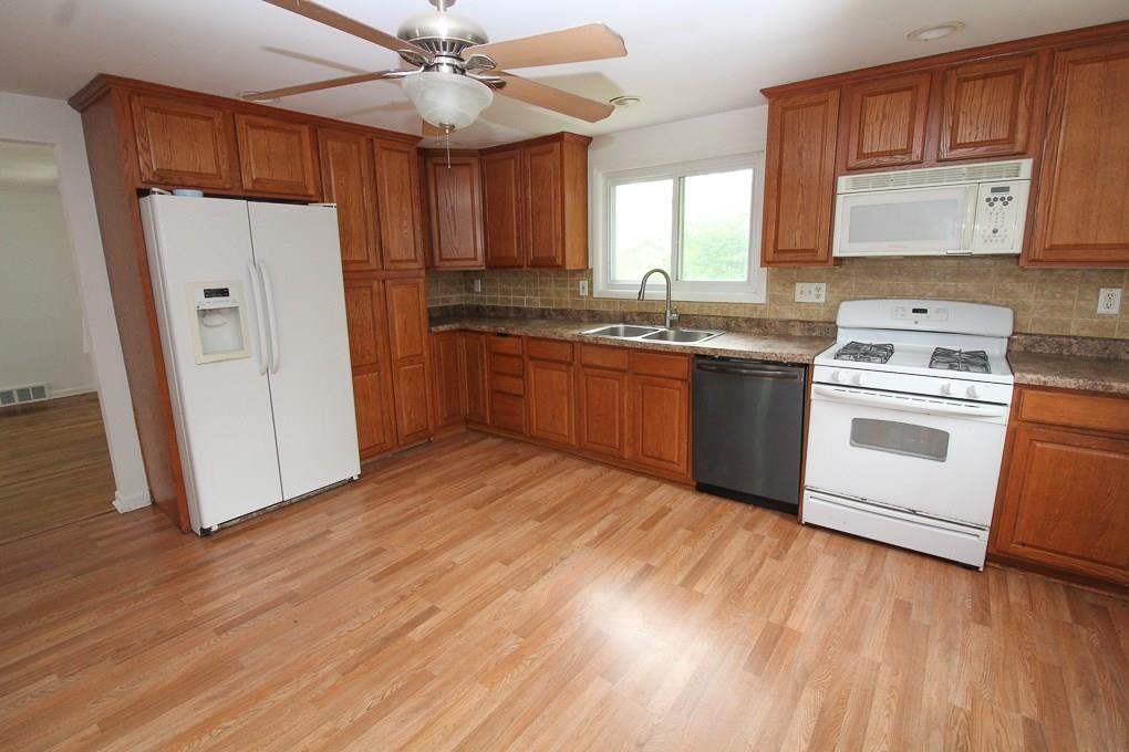 150 Cochran Road Pittsburgh, PA 15228 - Photo 10 of 20 Kitchen