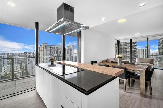 $8,500 | 1000 Brickell Plaza, Unit 3112, Miami, FL 33131