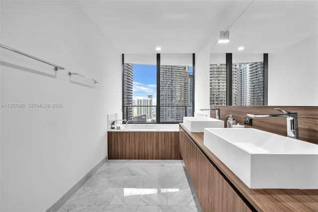 $8,500 | 1000 Brickell Plaza, Unit 3112, Miami, FL 33131