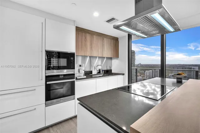 $8,500 | 1000 Brickell Plaza, Unit 3112, Miami, FL 33131