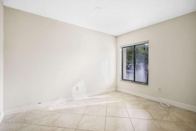 400 Club Circle, Unit 104 Boca Raton, FL 33487 - Photo 12 of 20 400 Club Cir Suite 104 Boca-small-015-7-