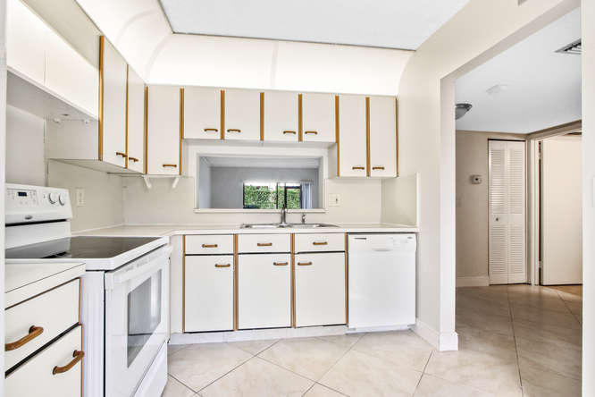 400 Club Circle, Unit 104 Boca Raton, FL 33487 - Photo 16 of 20 400 Club Cir Suite 104 Boca-small-006-9-