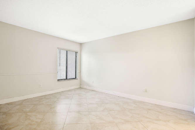 400 Club Circle, Unit 104 Boca Raton, FL 33487 - Photo 8 of 20 400 Club Cir Suite 104 Boca-small-011-11