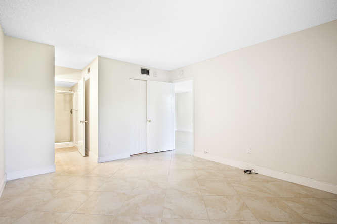 400 Club Circle, Unit 104 Boca Raton, FL 33487 - Photo 9 of 20 400 Club Cir Suite 104 Boca-small-012-2-