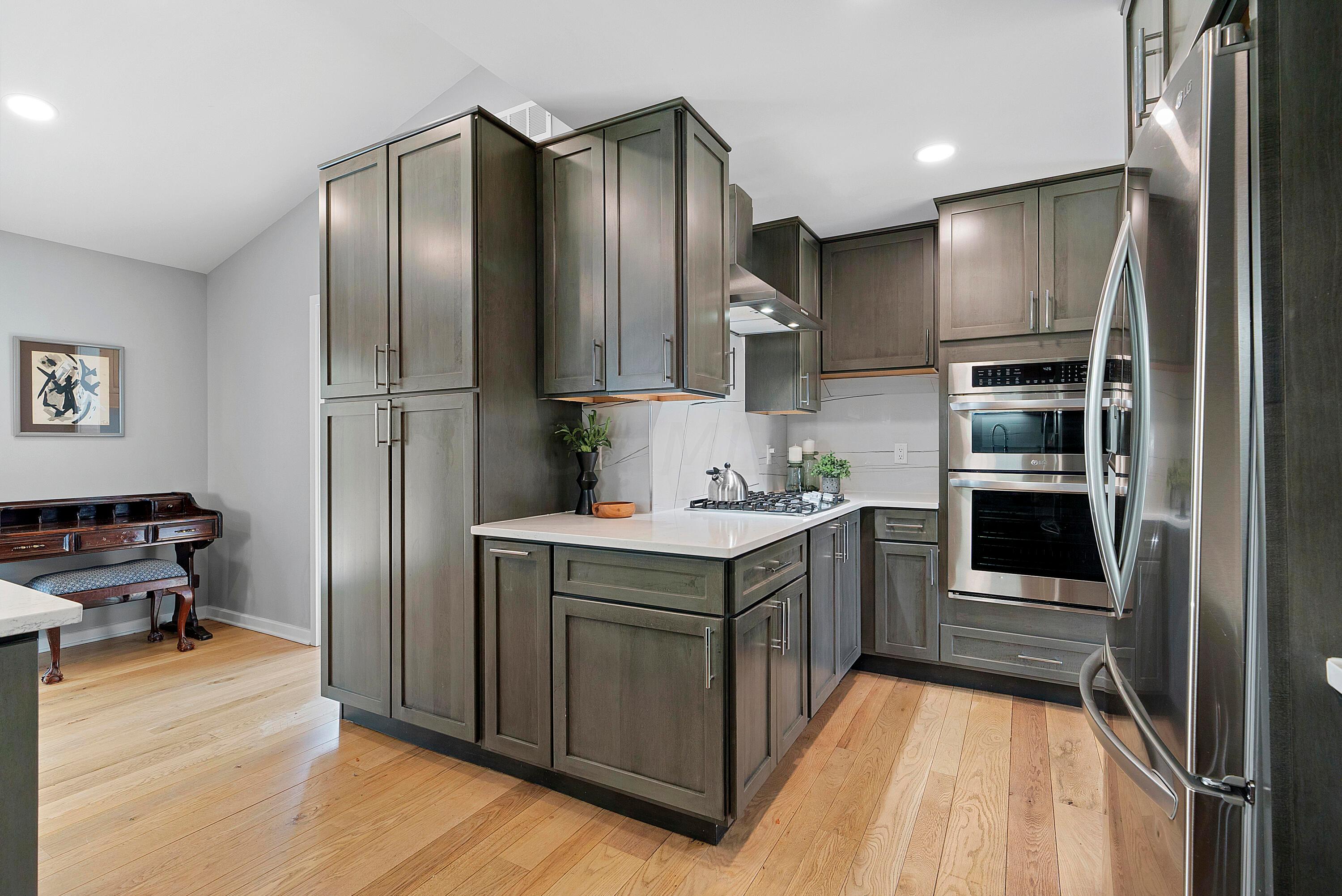 2225 Edgevale Road Columbus, OH 43221 - Photo 27 of 82 2225 Edgevale