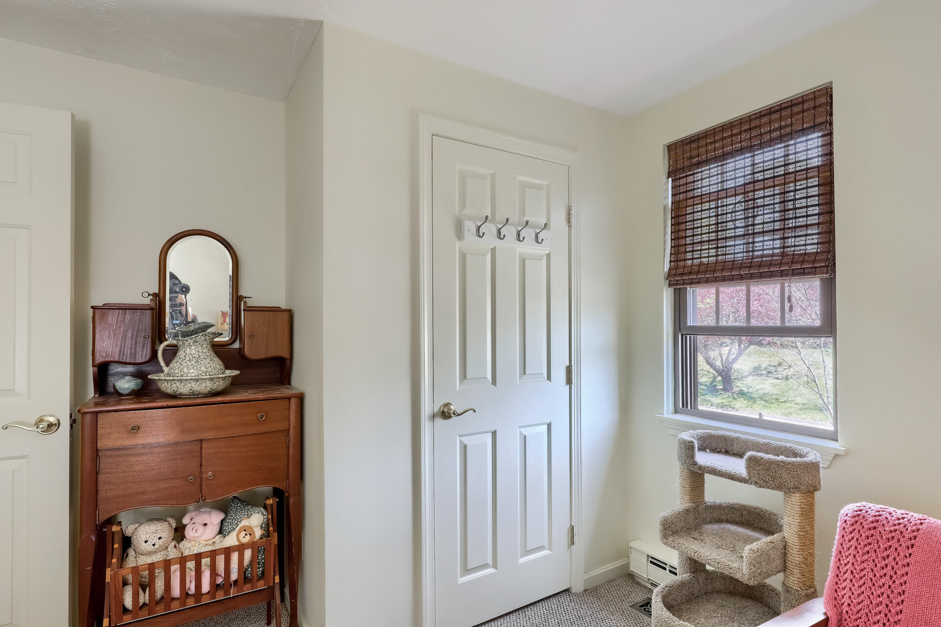 48 Gunstock Road Osterville, MA 02655 - Photo 21 of 28 a living room with furniture