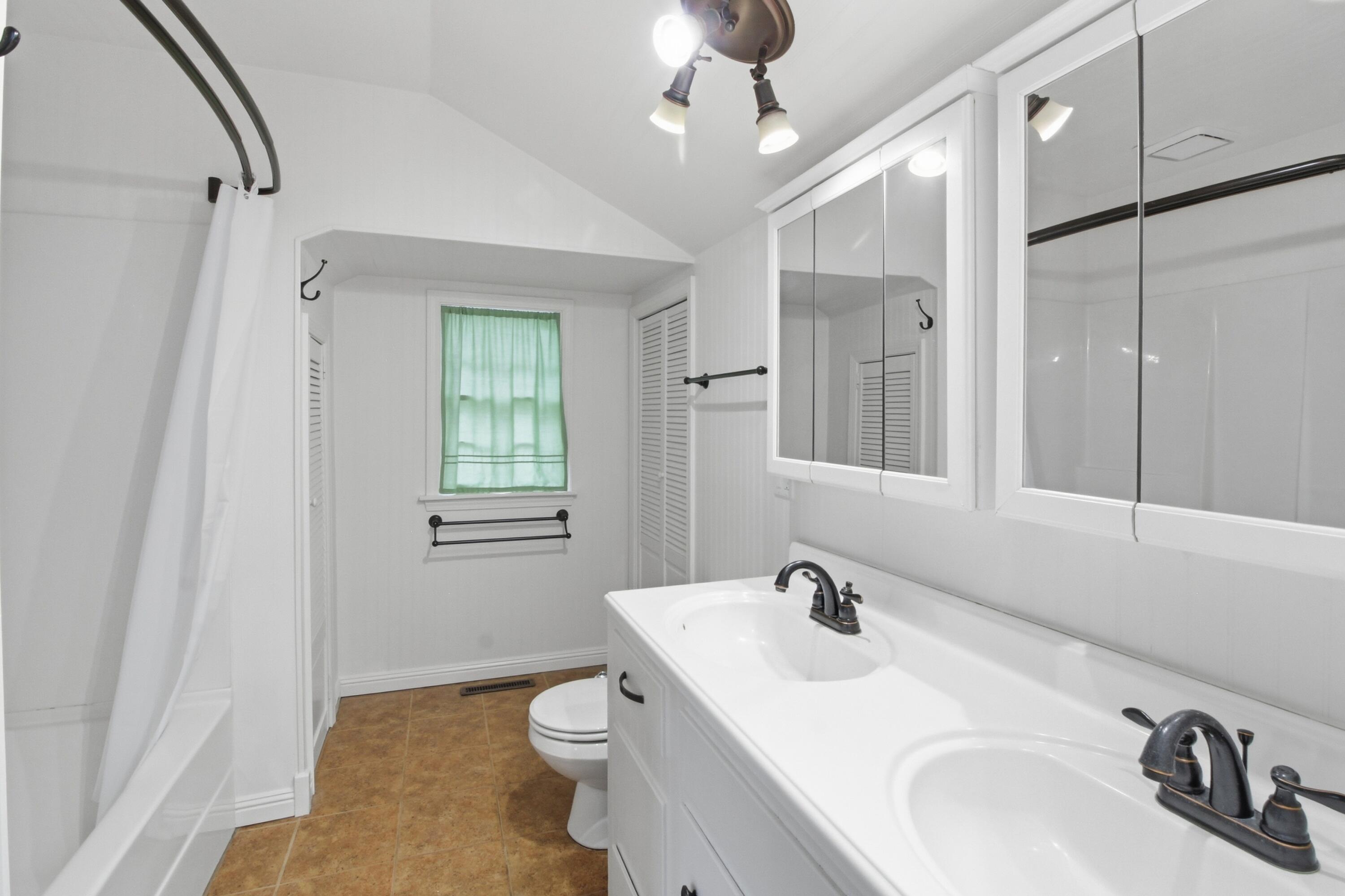 103 County Rd S-18-491 Summerville, SC 29485 - Photo 28 of 49 Bathroom 2