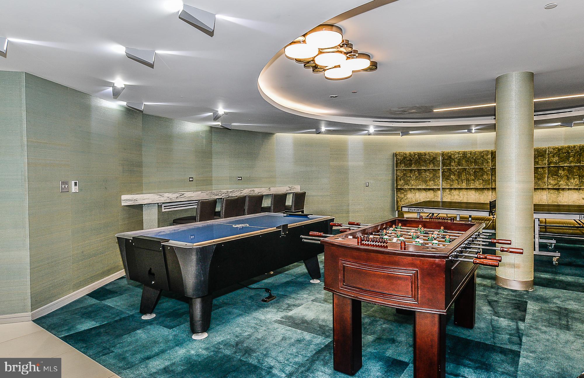 8350 Greensboro Drive, Unit 517 McLean, VA 22102 - Photo 26 of 35 a room with furniture and window