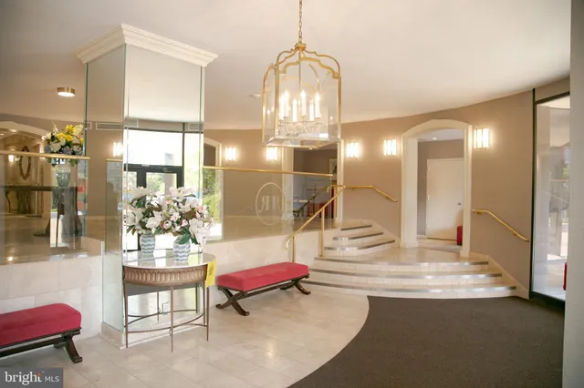 $559,900 | 8350 Greensboro Drive, Unit 517, McLean, VA 22102