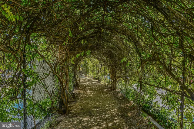 $559,900 | 8350 Greensboro Drive, Unit 517, McLean, VA 22102