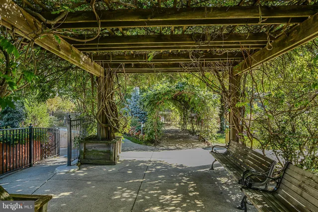 $559,900 | 8350 Greensboro Drive, Unit 517, McLean, VA 22102