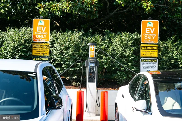 $559,900 | 8350 Greensboro Drive, Unit 517, McLean, VA 22102