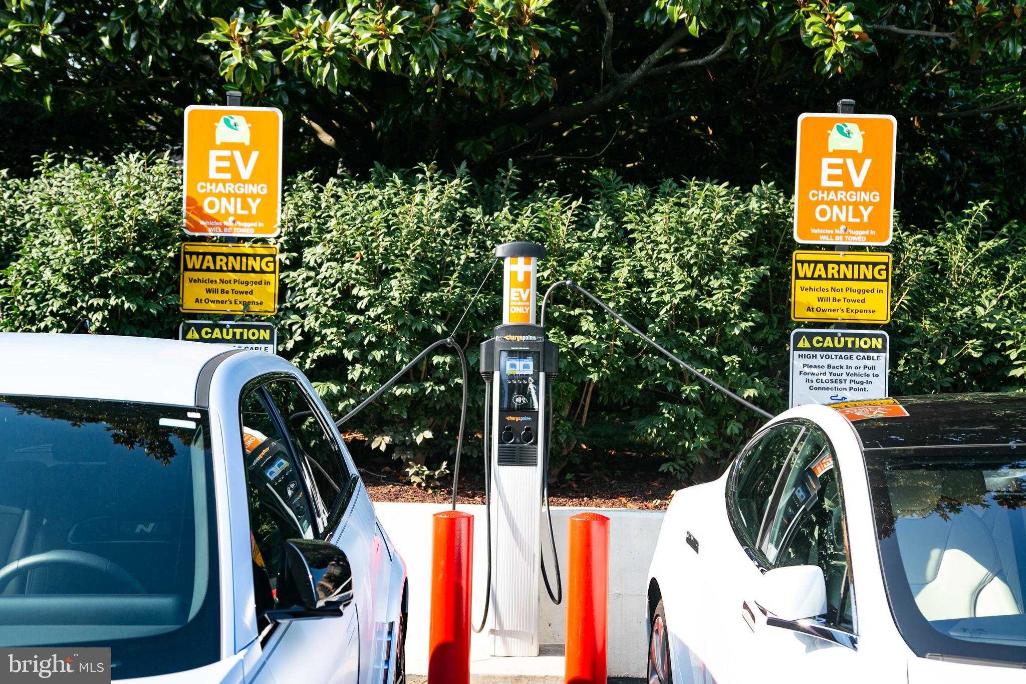 8350 Greensboro Drive, Unit 517 McLean, VA 22102 - Photo 35 of 35 a view of swimming pool from a balcony