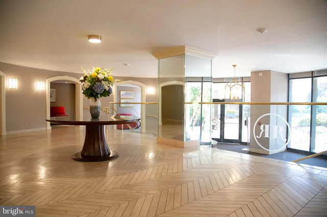 $559,900 | 8350 Greensboro Drive, Unit 517, McLean, VA 22102