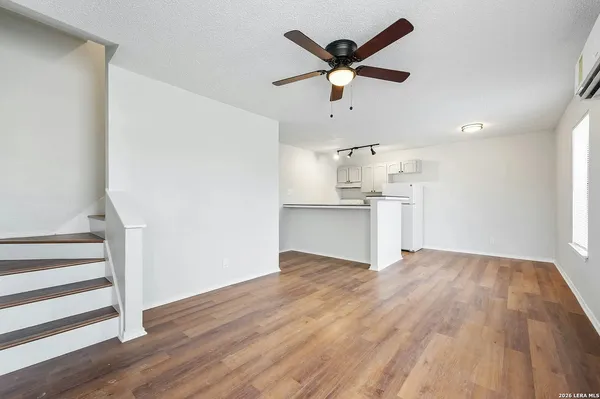 $995 | 131 Elsie Avenue, Unit 301, San Antonio, TX 78204