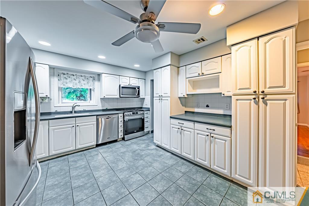 20 Starkin Road Milltown, NJ 08850 - Photo 4 of 66