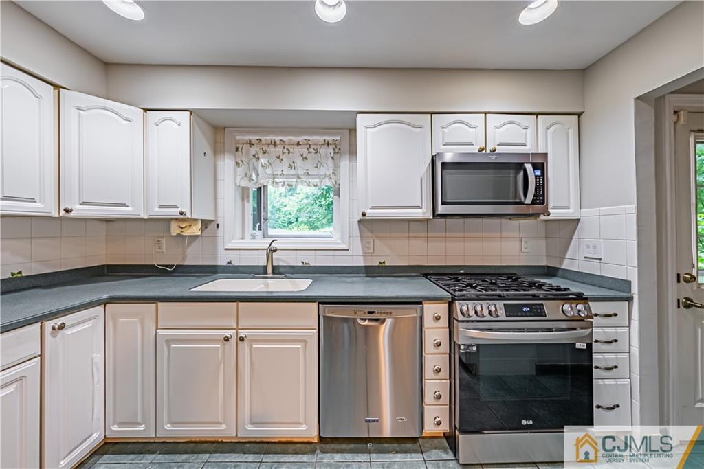 20 Starkin Road Milltown, NJ 08850 - Photo 8 of 66