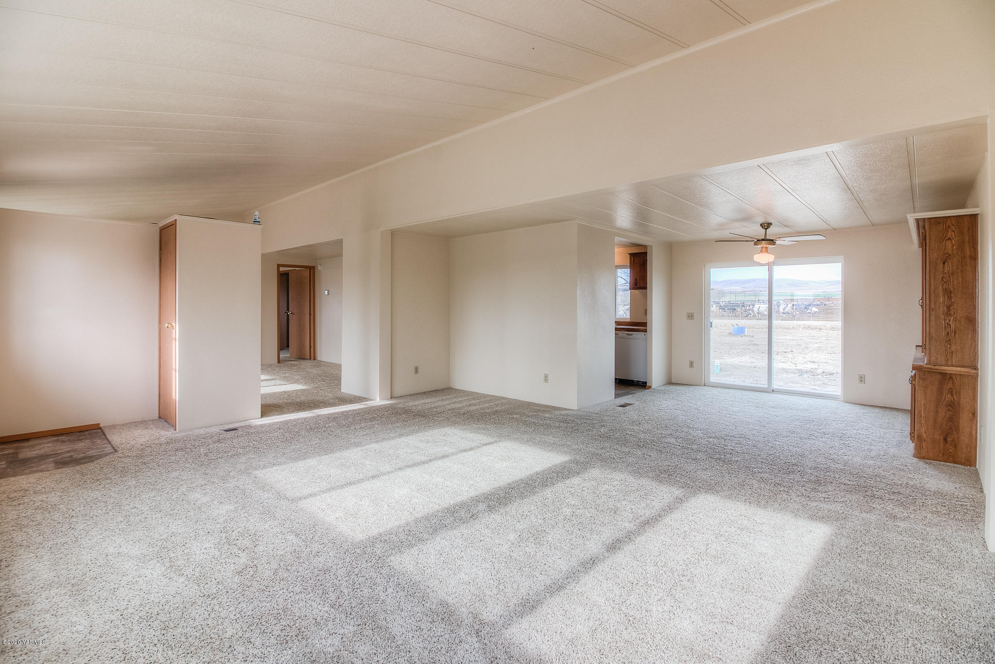 3641 Independence Road Sunnyside, WA 98944 - Photo 2 of 21 a view of an empty room with a window