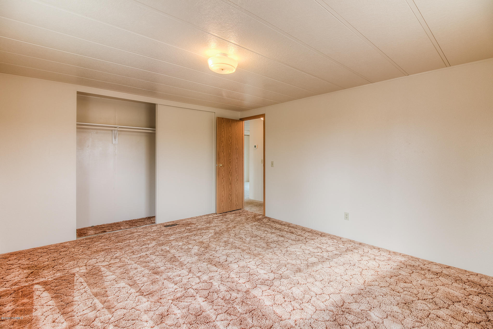 3641 Independence Road Sunnyside, WA 98944 - Photo 13 of 21 a view of empty room