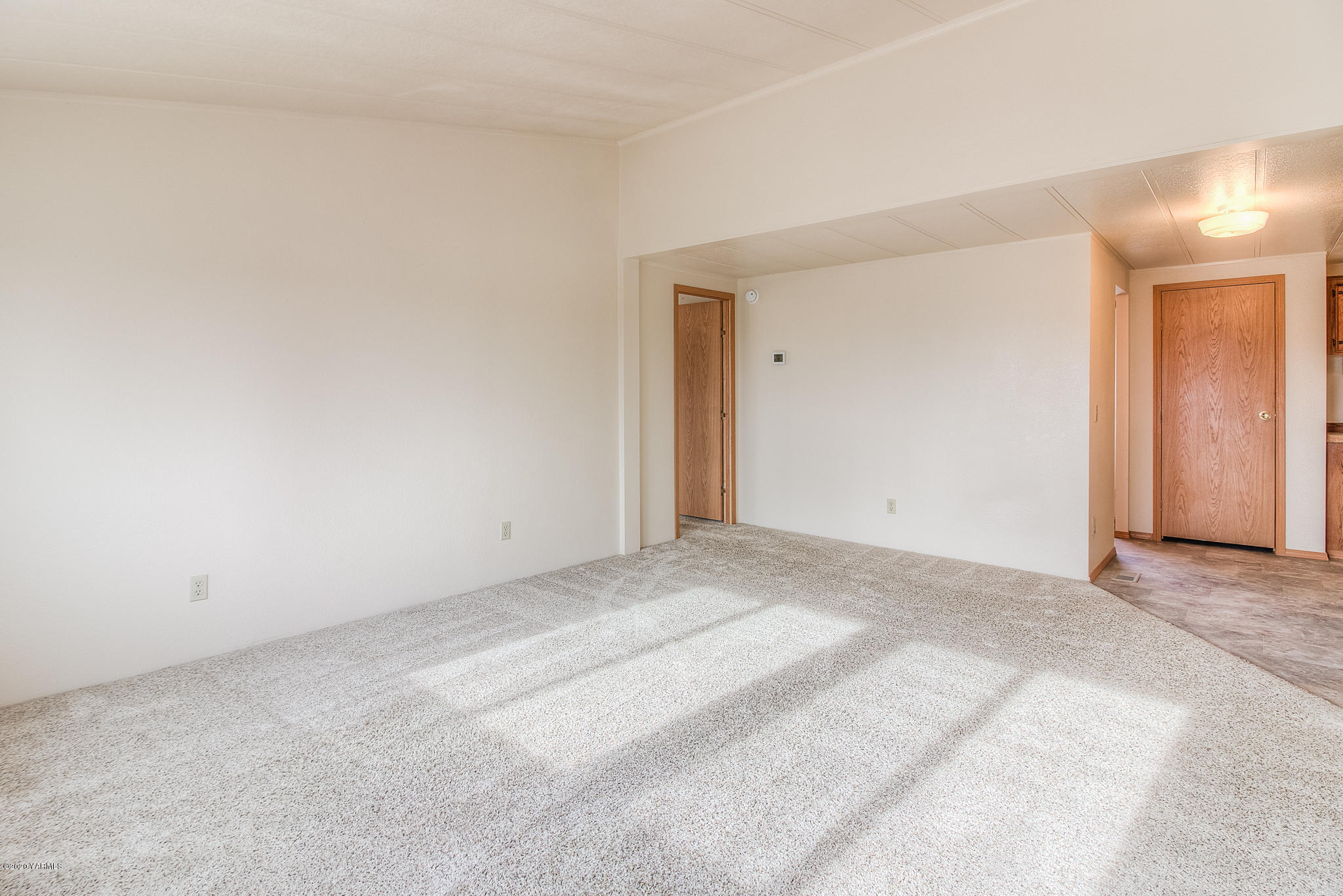 3641 Independence Road Sunnyside, WA 98944 - Photo 8 of 21 a view of an empty room