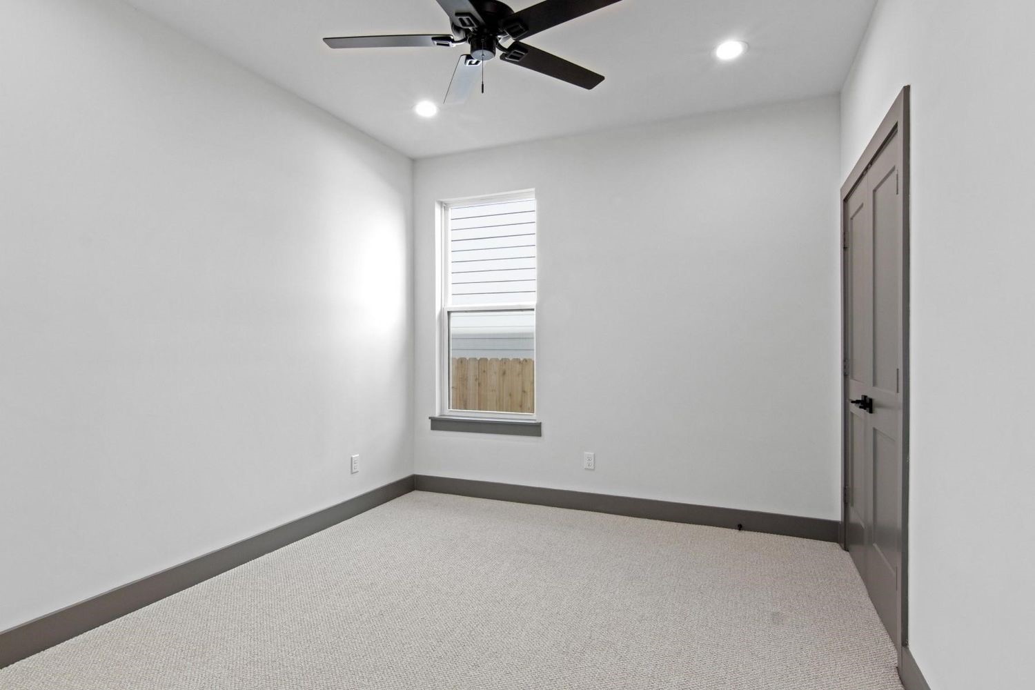 4805 Paula Houston, TX 77033 - Photo 30 of 44 an empty room with a window and a fan