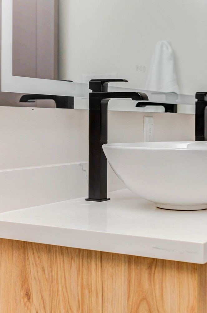 4805 Paula Houston, TX 77033 - Photo 33 of 44 a bathroom with a bathtub