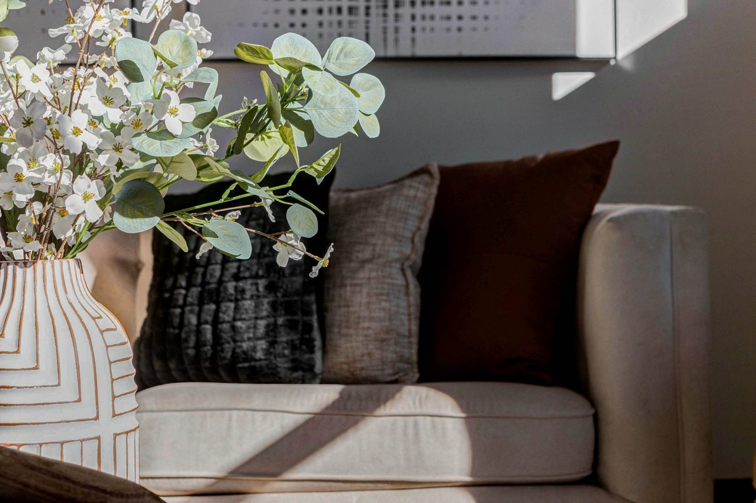 4805 Paula Houston, TX 77033 - Photo 4 of 44 a vase of flowers sitting on a table