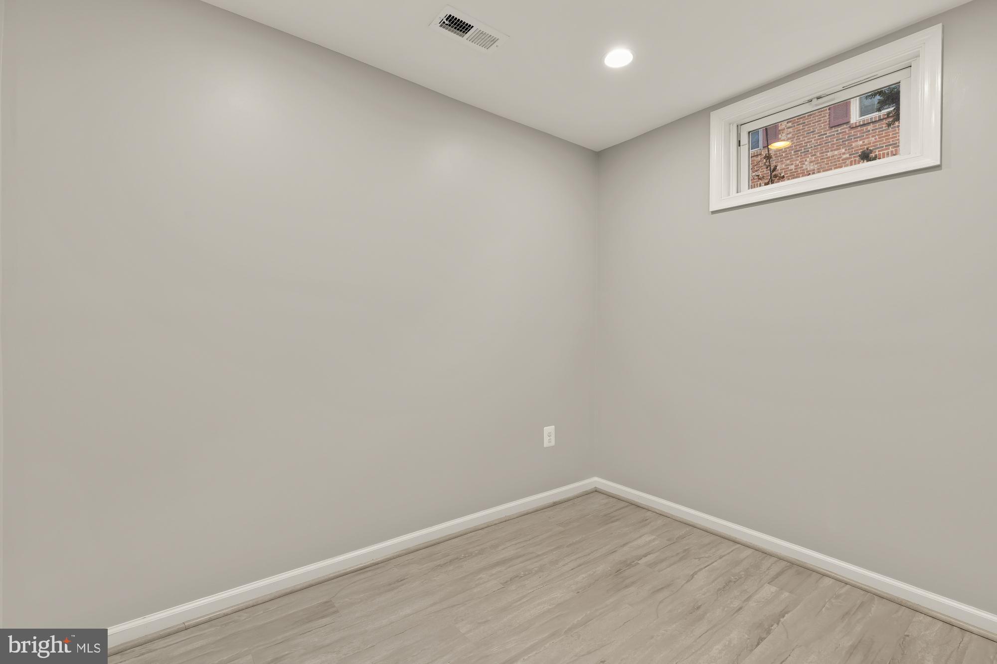 2446 South Walter Reed Drive, Unit B Arlington, VA 22206 - Photo 22 of 26 Versatile work space for office or workout area