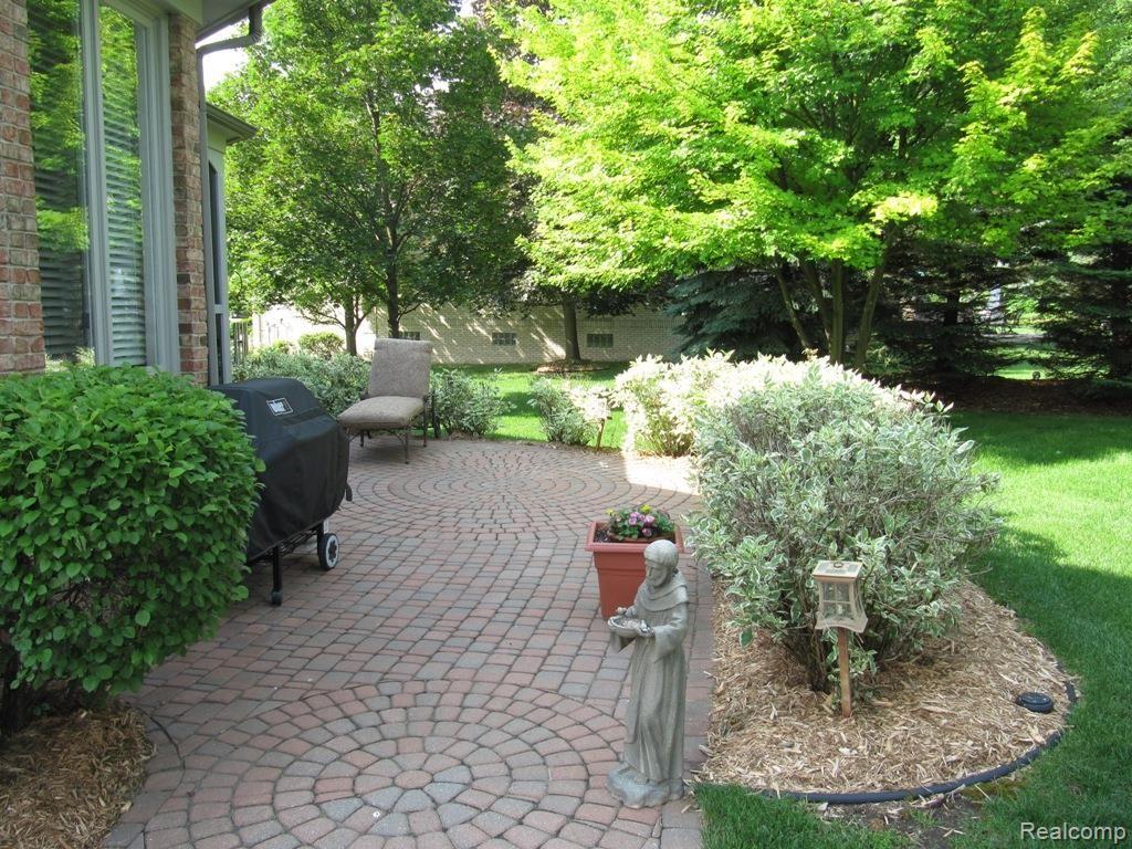 1408 Pebble Ridge Drive Rochester, MI 48307 - Photo 62 of 69 Backyard (2).jpg