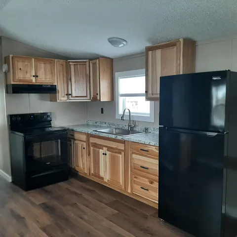 $1,000 | 5 Middle Street, West Stewartstown, NH 03597