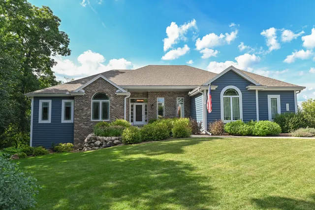 $934,900 | 732 River Reserve Drive, Hartland, WI 53029