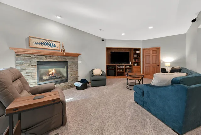 $934,900 | 732 River Reserve Drive, Hartland, WI 53029