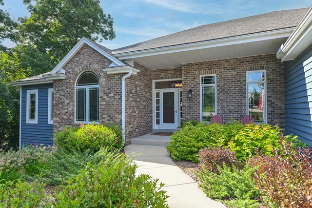 $934,900 | 732 River Reserve Drive, Hartland, WI 53029