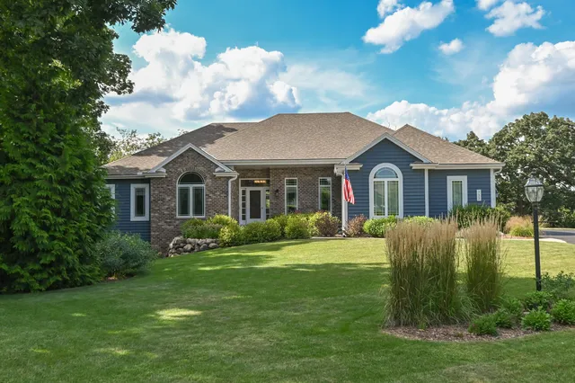 $934,900 | 732 River Reserve Drive, Hartland, WI 53029