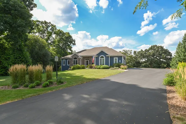 $934,900 | 732 River Reserve Drive, Hartland, WI 53029