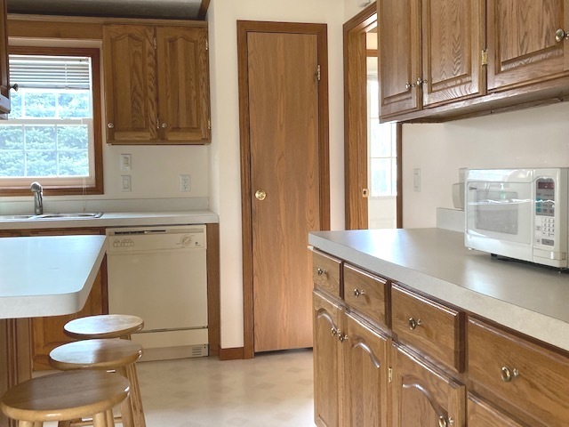 895 Cayuga Trail Marengo, IL 60152 - Photo 17 of 39 a kitchen with stainless steel appliances granite countertop a refrigerator and a sink