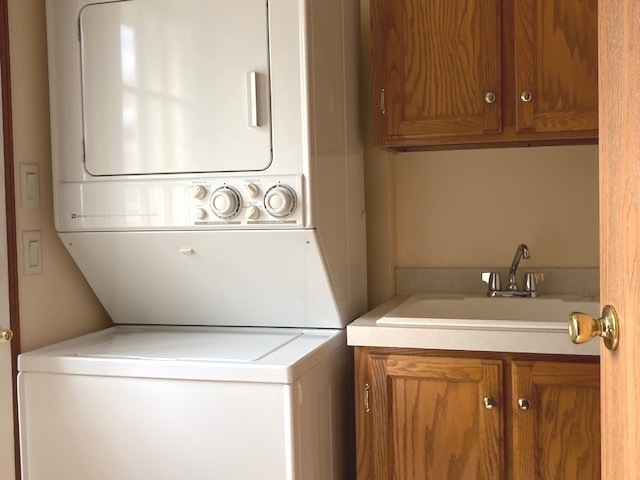 895 Cayuga Trail Marengo, IL 60152 - Photo 19 of 39 a close view of sink and washer