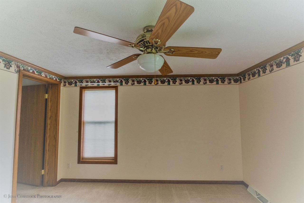 895 Cayuga Trail Marengo, IL 60152 - Photo 23 of 39 a view of a garage