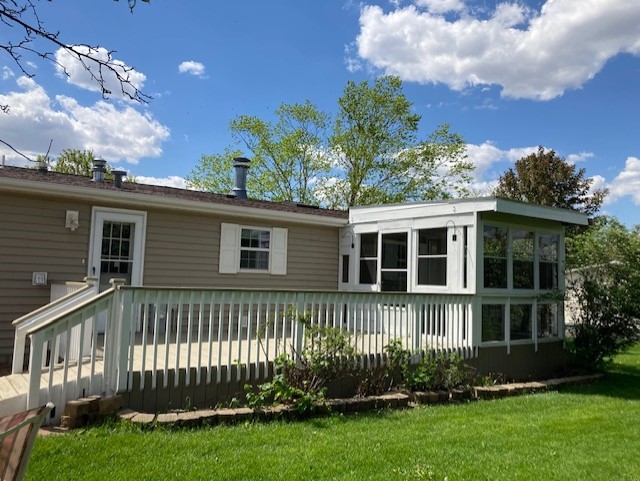 895 Cayuga Trail Marengo, IL 60152 - Photo 29 of 39 a front view of a house with a garden