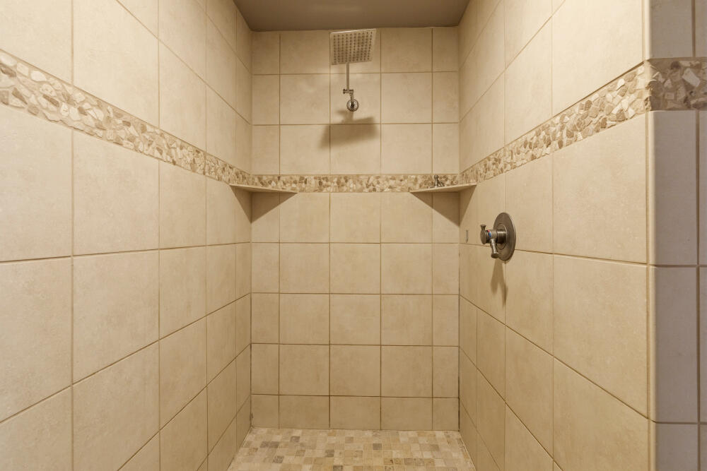 50205 Highway 62 Chiloquin, OR 97624 - Photo 23 of 44 Primary walk-in shower