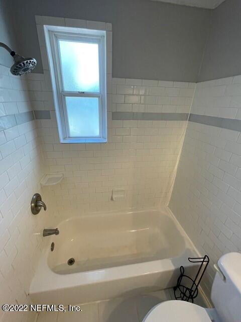 2714 Randy Road Jacksonville, FL 32216 - Photo 16 of 31 Tub