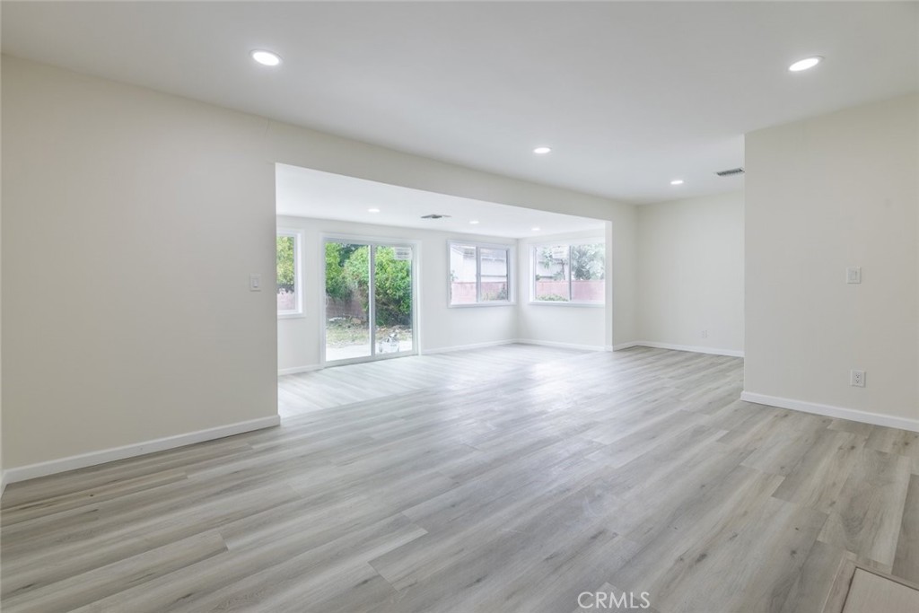 18919 Hart Street Reseda, CA 91335 - Photo 5 of 23