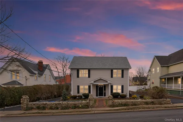 $2,900 | 17 Fairview Street, Unit A, Huntington, NY 11743