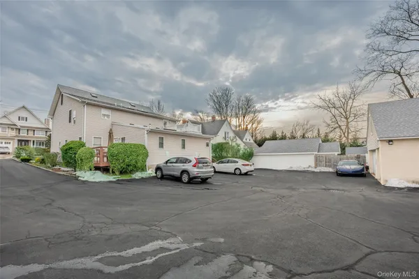 $2,900 | 17 Fairview Street, Unit A, Huntington, NY 11743