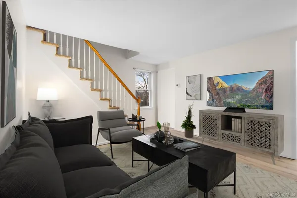 $2,900 | 17 Fairview Street, Unit A, Huntington, NY 11743