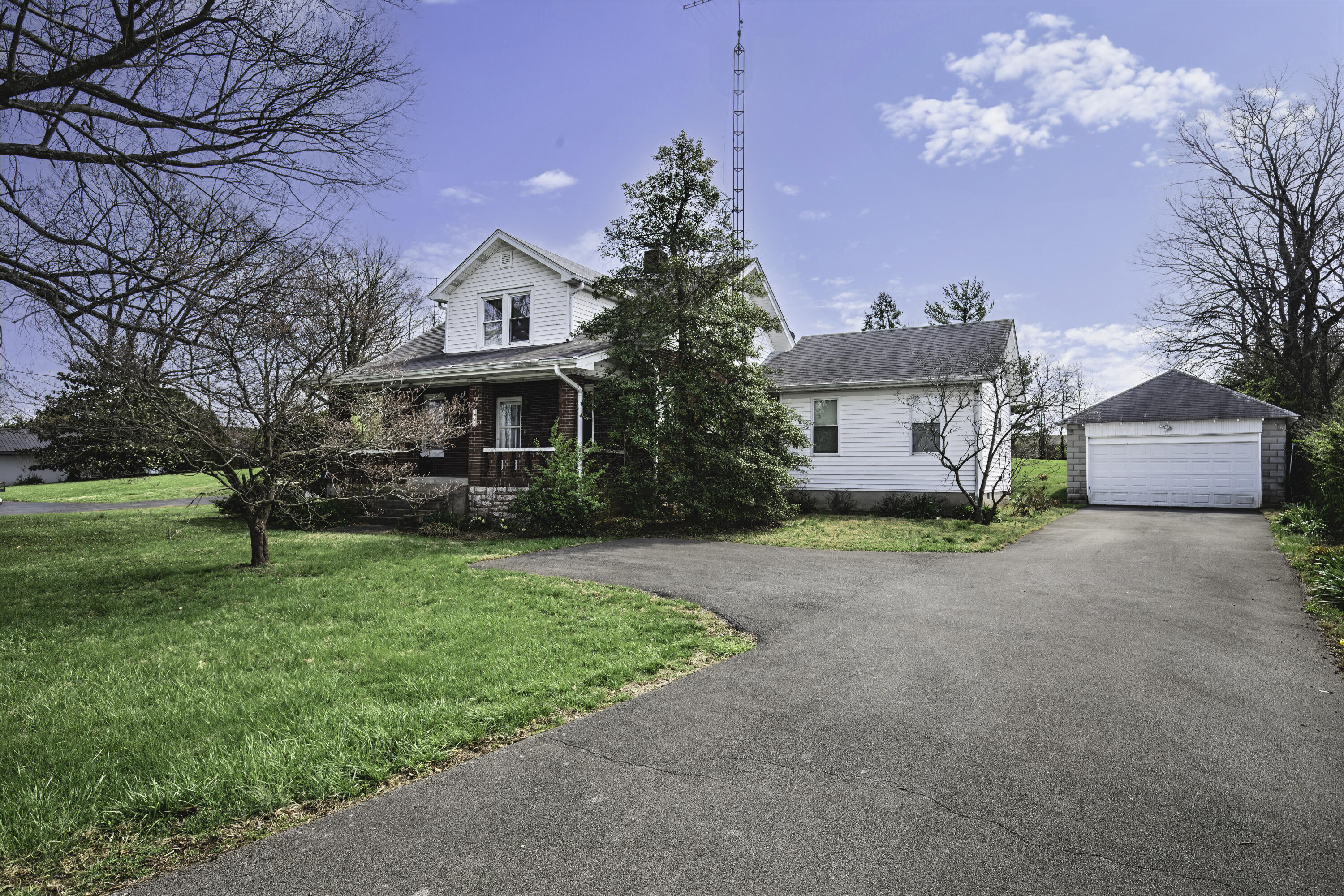 392-394 Lexington Road Versailles, KY 40383 - Photo 39 of 40 392 Lexington Rd 39