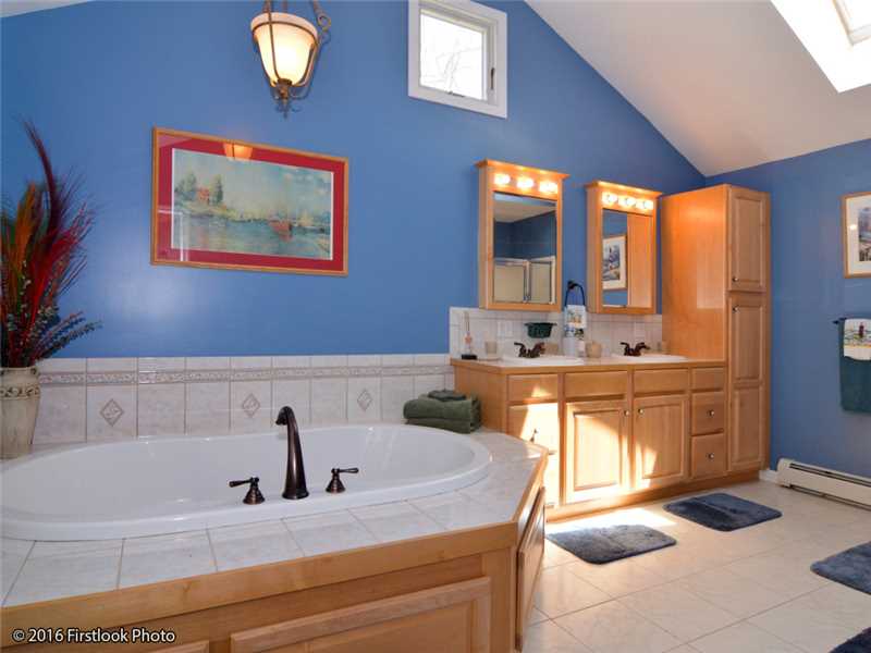 49 Cedar Island Road Narragansett, RI 02882 - Photo 18 of 25 Master Bath/Spa.