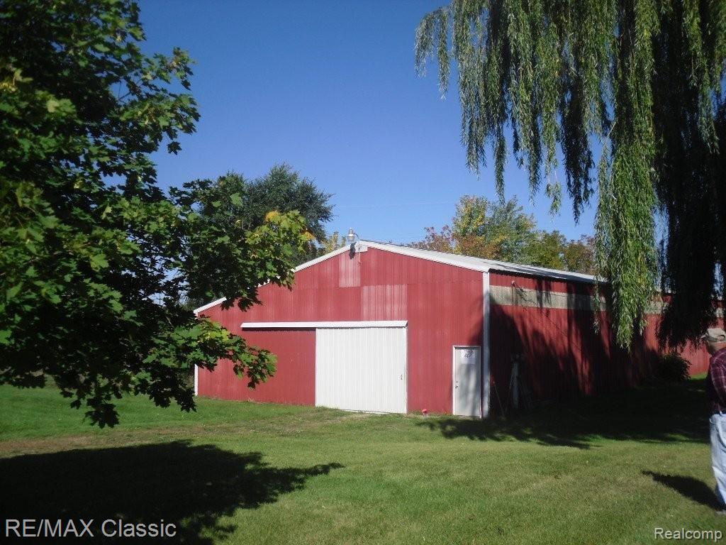 27595 Johns Road Wixom, MI 48393 - Photo 5 of 21 Horse Barn
