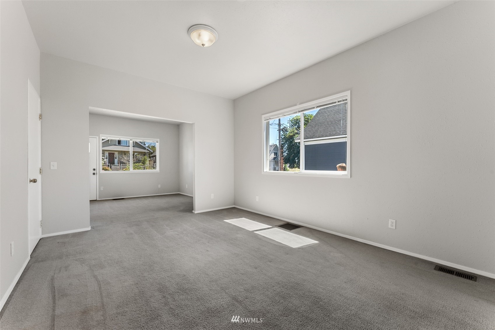 1234 South State Street Tacoma, WA 98405 - Photo 11 of 26 an empty room with a window