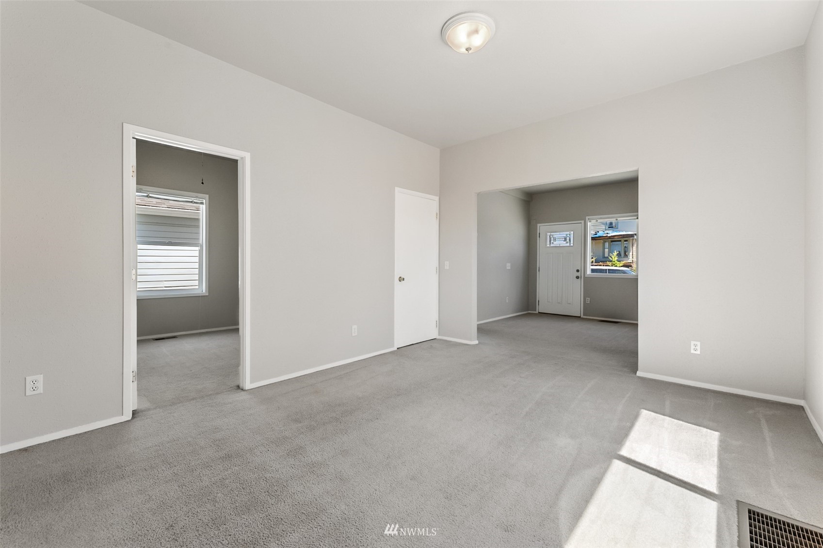 1234 South State Street Tacoma, WA 98405 - Photo 12 of 26 an empty room with windows